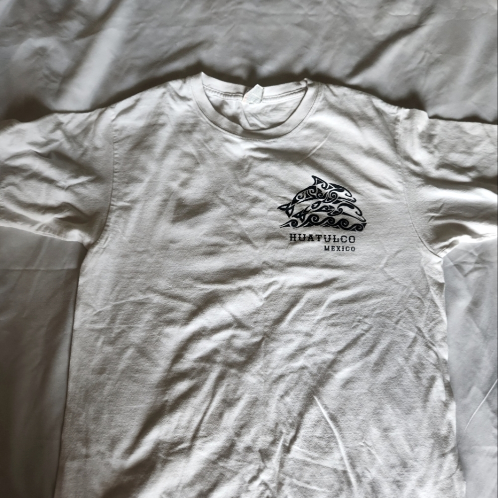 T-shirt with dolphins